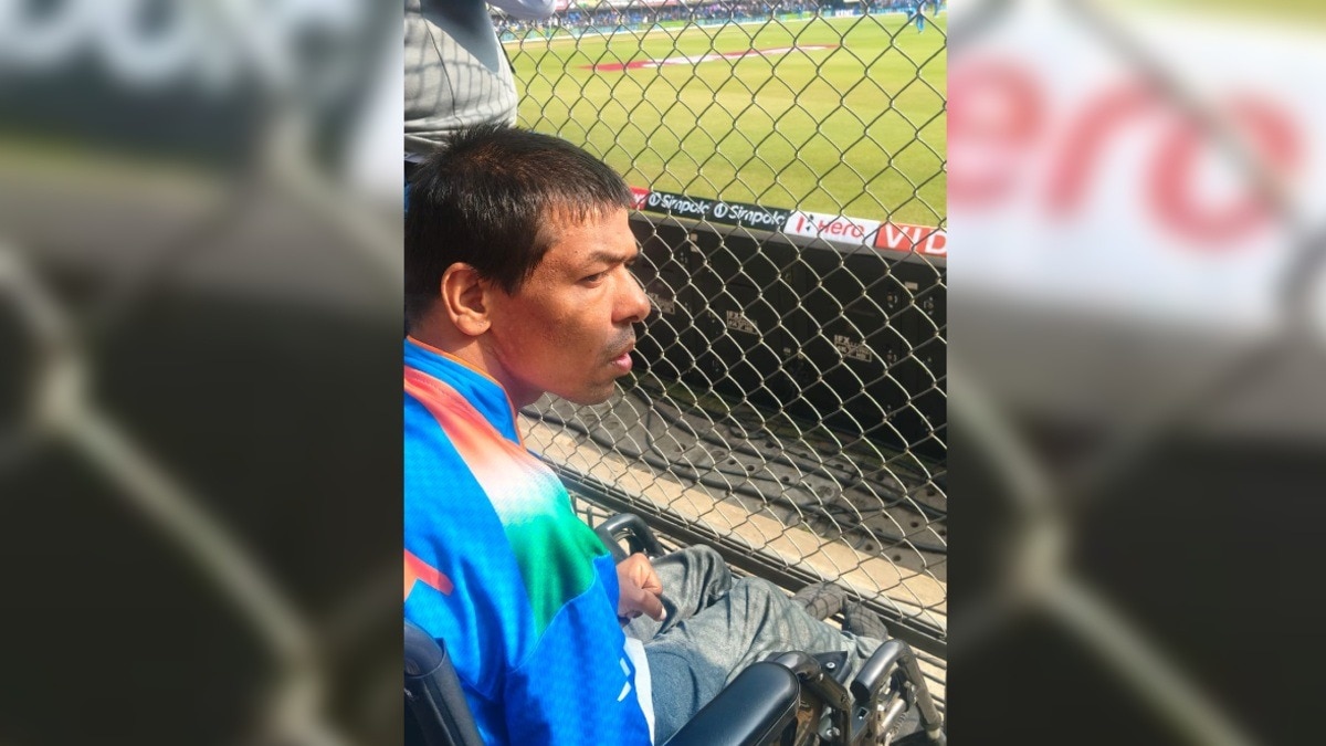 मैच देखने इंदौर स्टेडियम पहुंचे अभिषेक.(Photo:ITG)