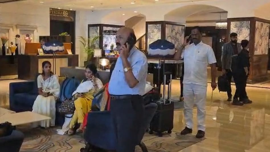 होटल में रखने से नाराज हुए शिवसेना शिंदे गुट के पार्षद, पार्टी ने जीत का प्रमाण पत्र अपने कब्जे में लिया - Mumbai BMC Election Shiv Sena Shinde Faction Councillors 7 Star