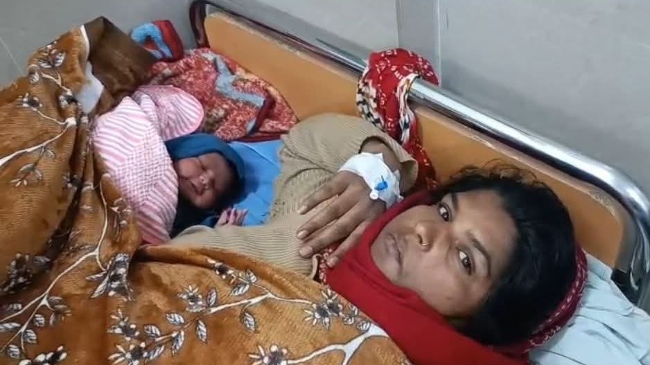 बेटे का जन्म होते ही परिवार और रिश्तेदारों में जमकर जश्न मनाया. (Photo: ITG)