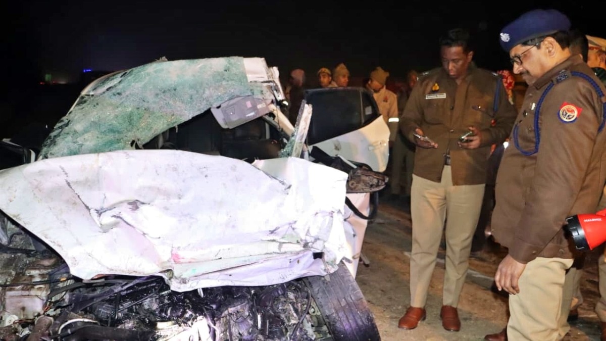 car damaged after colliding with truck (Photo - Screengrab)