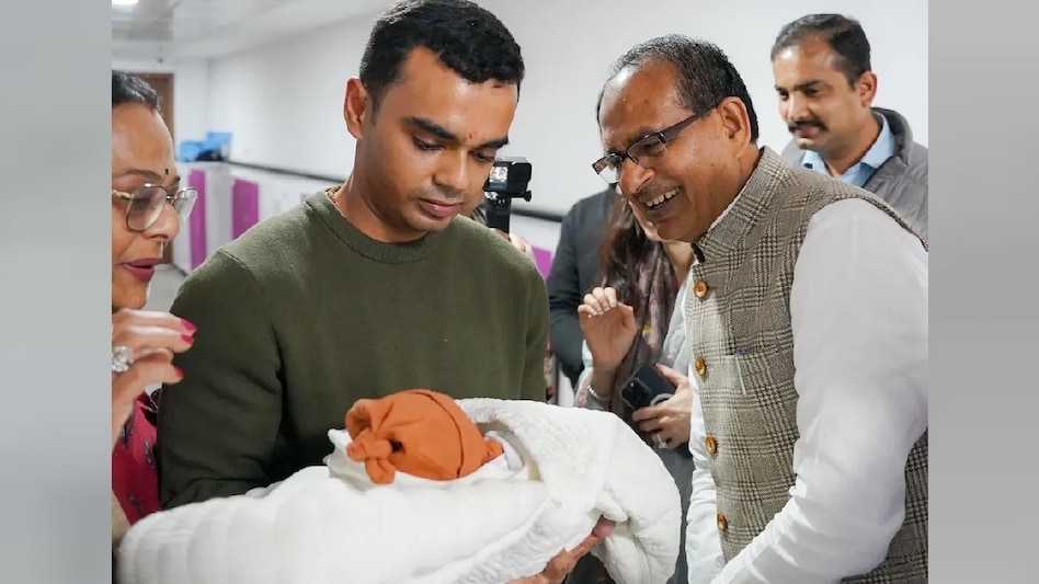 Shivraj Singh Chouhan Becomes Grandfather to Baby Girl ‘Ila’ Shivraj Singh Chouhan Becomes Grandfather to Baby Girl ‘Ila’