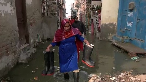 किराड़ी में जलभराव से नारकीय जीवन (Photo: ITG)