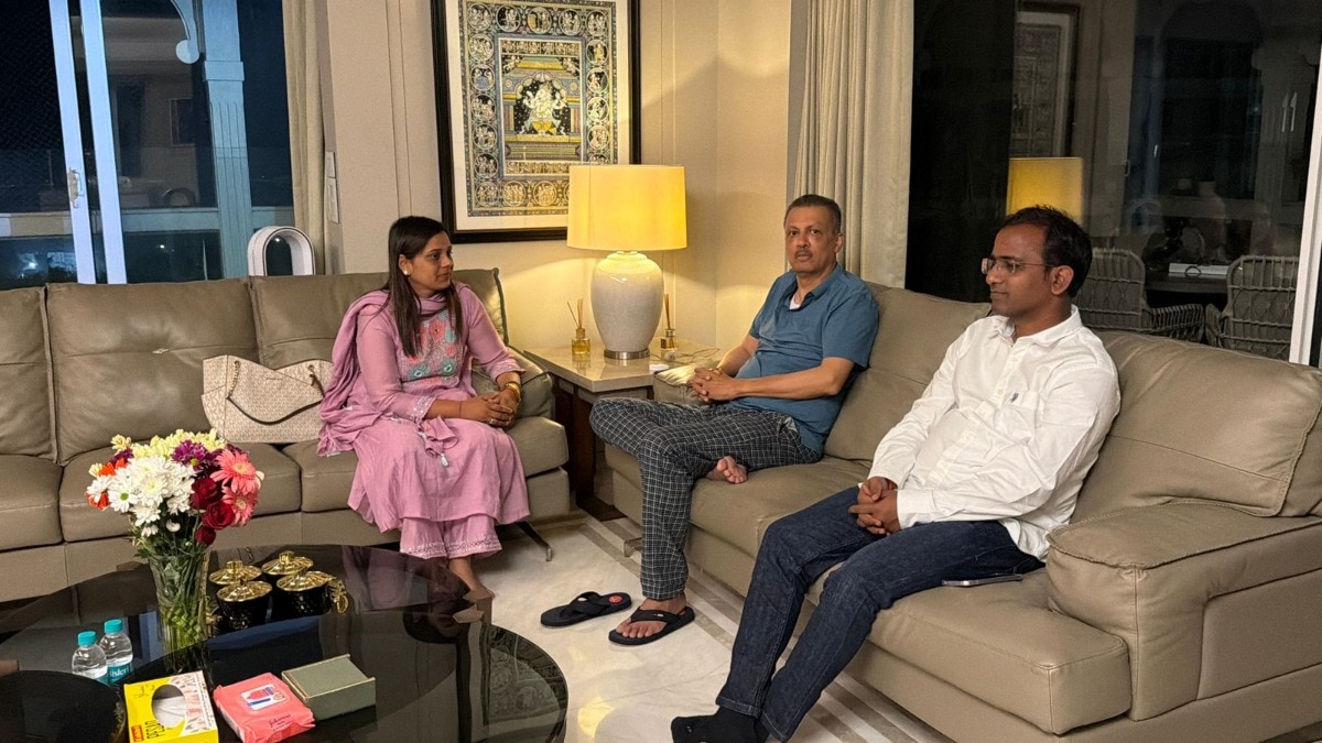 शिवसेना यूबीटी कॉर्पोरेटर सरिता म्हस्के लापता बताई जा रही थीं.