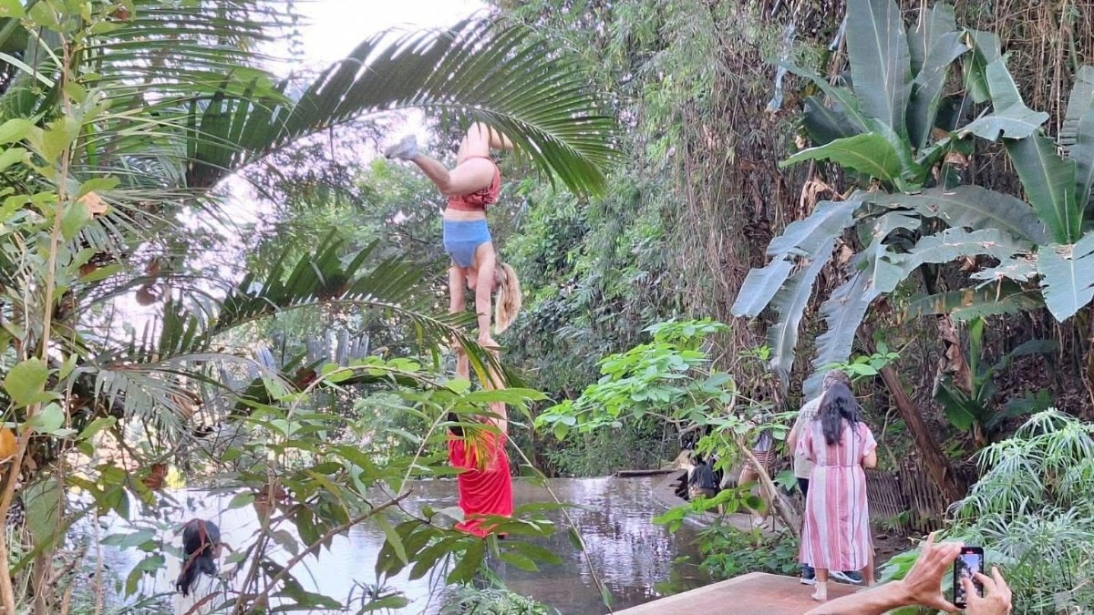 Thailand Buddhist temple warning tourists