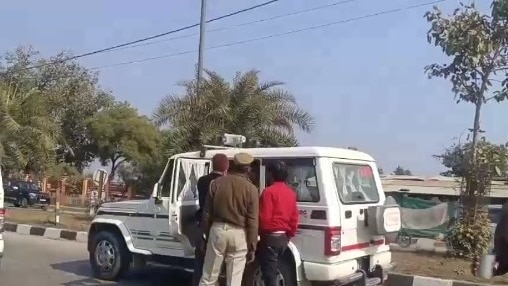 SDM ने युवक को जड़ा थप्पड़ (Photo: Screengrab)