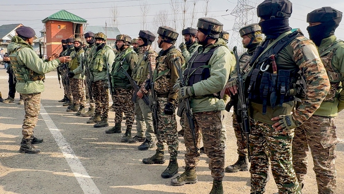 जम्मू-कश्मीर सेवा चयन बोर्ड ने कॉन्स्टेबल पद पर भर्ती के लिए 600 से अधिक पदों के लिए नोटिफिकेशन जारी कर दिया है. (Photo:PTI)