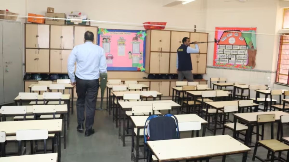 नोएडा और अहमदाबाद के स्कूलों को मिली बम से उड़ाने की धमकी.  (Photo:ITG)