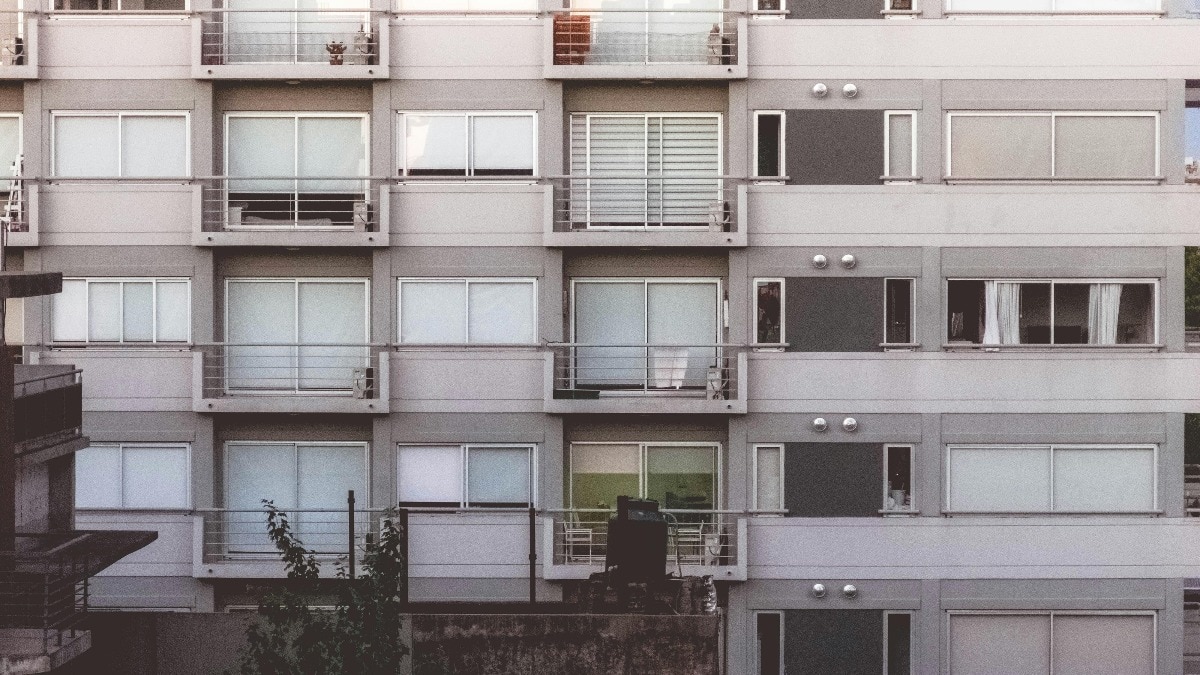 नरेला में DDA फ्लैट्स की मची लूट (Photo: Pexels)