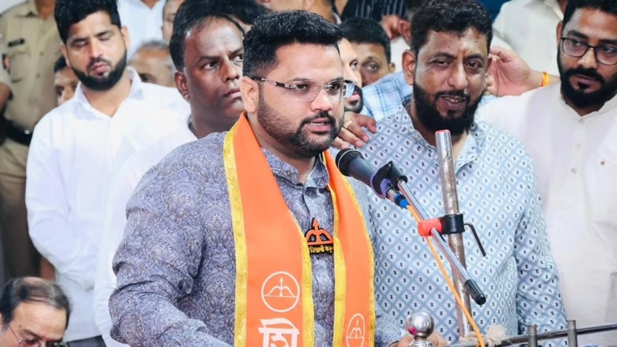 Vikas Gogavale, son of Shiv Sena leader Bharat Gogavale, surrendered in the Mahad Municipal Council election violence case