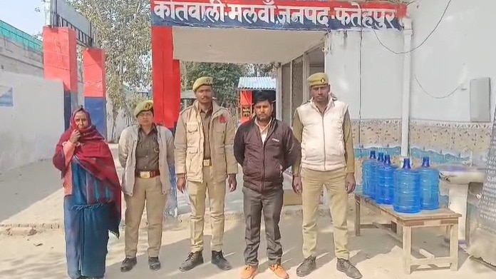 पुलिस की गिरफ्त में आरोपी.(Photo: Nitesh Srivastava/ITG)