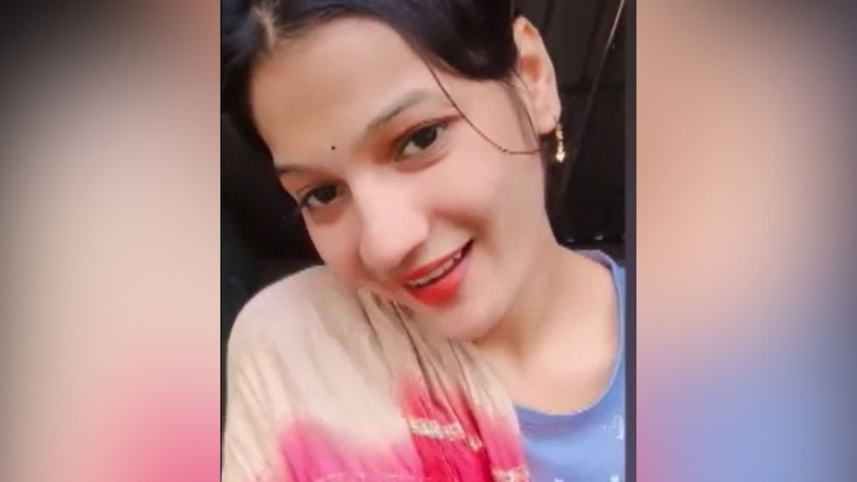 अंशिका सिंह पर आरोप है कि उसने करीब 150 लोगों को फंसाया. (Photo: Screengrab)