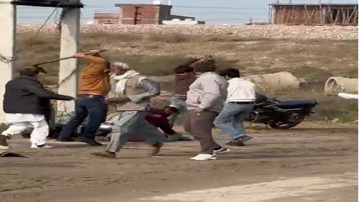 जरा सी बात को लेकर कहासुनी बढ़ गई. (Photo: Screengrab)