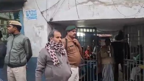 परिजनों का कहना था कि छात्रा के साथ कुछ गलत हुआ है, इसलिए पूरे मामले की गहराई से जांच होनी चाहिए. ( Photo: India Today)