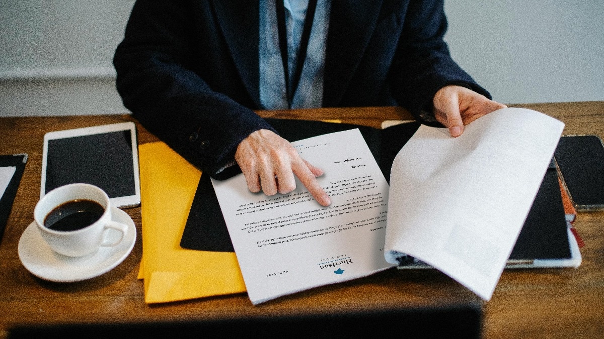 नौकरियां बढ़ रही हैं, लेकिन सही स्किल्स सीखना और खुद को अपडेट रखना सबसे जरूरी है. ( Photo: Pexels)