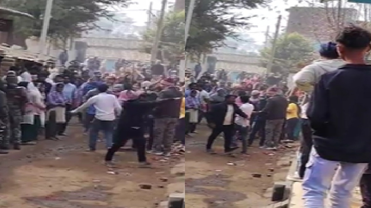 लोहरदगा में सरस्वती पूजा की मूर्ति घुमाने के दौरान बवाल. (Photo: Screengrab)