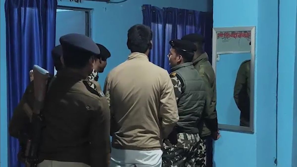 घटना की जांच में जुटी पुलिस. (Photo: Screengrab)