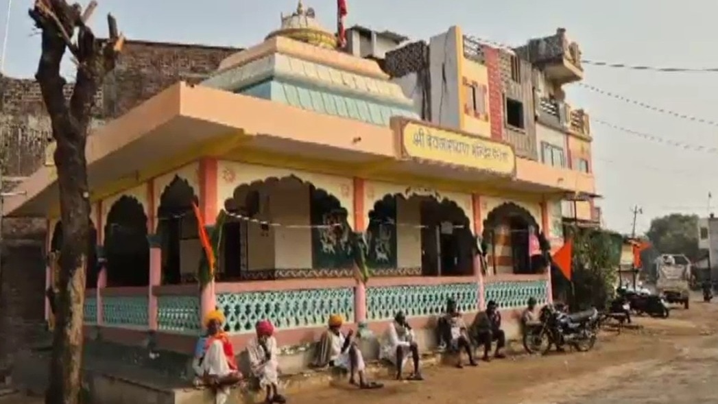 रतलाम की एक पंचायत का तुगलकी फरमान. (Photo: Screengrab)