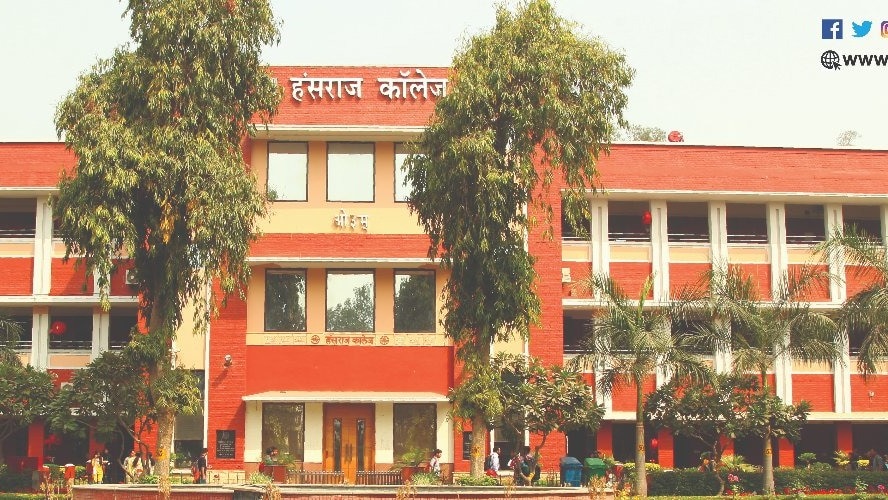 दिल्ली यूनिवर्सिटी में सरकारी नौकरी को लेकर नोटिफिकेशन जारी हुआ है. (Photo: X/@Hansraj College, University of Delhi)