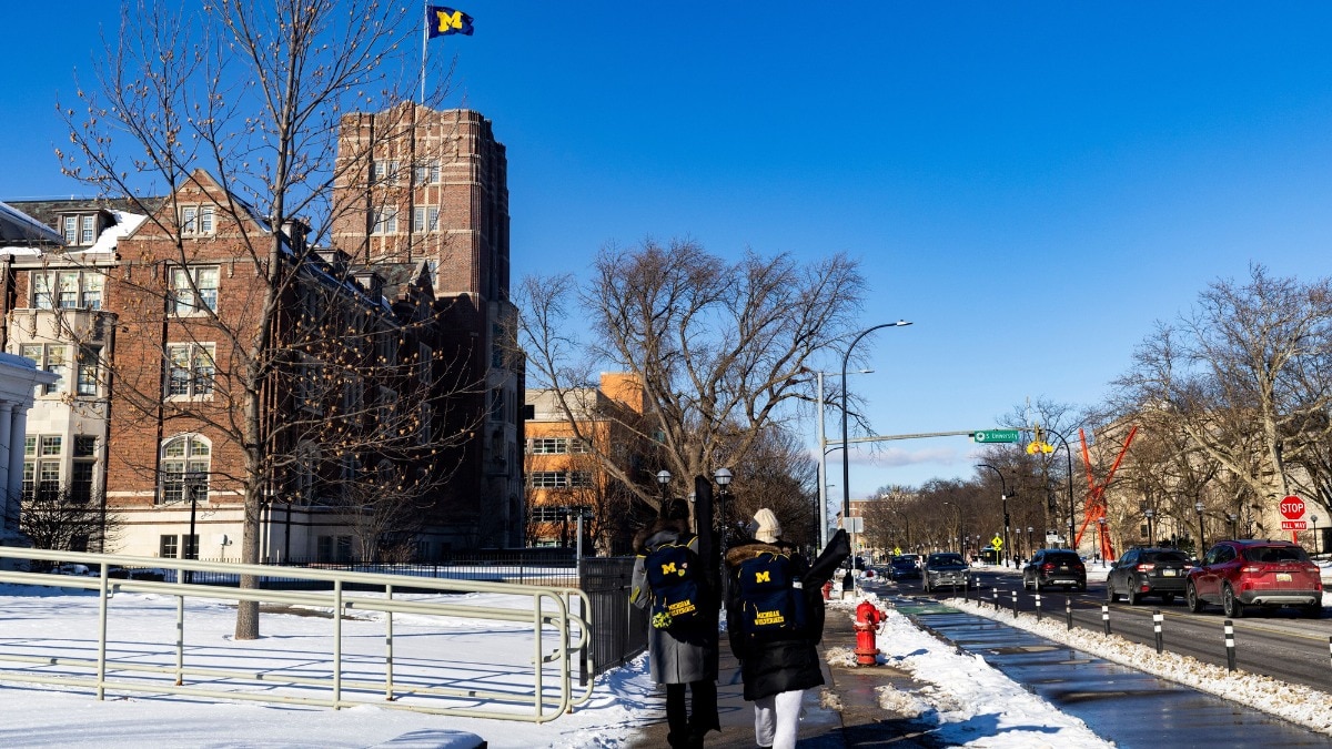 ट्रंप के ट्रैवल बैन से प्रभावित मिशिगन यूनिवर्सिटी का छात्र सिंगापुर में फंसी (Photo: AP)