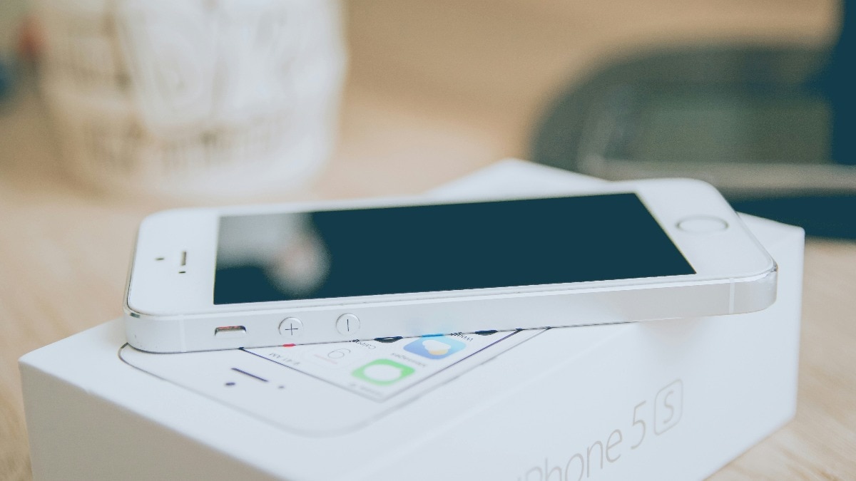 iPhone 5s को सितंबर 2013 में लॉन्च किया गया था. (Photo: Unsplash)