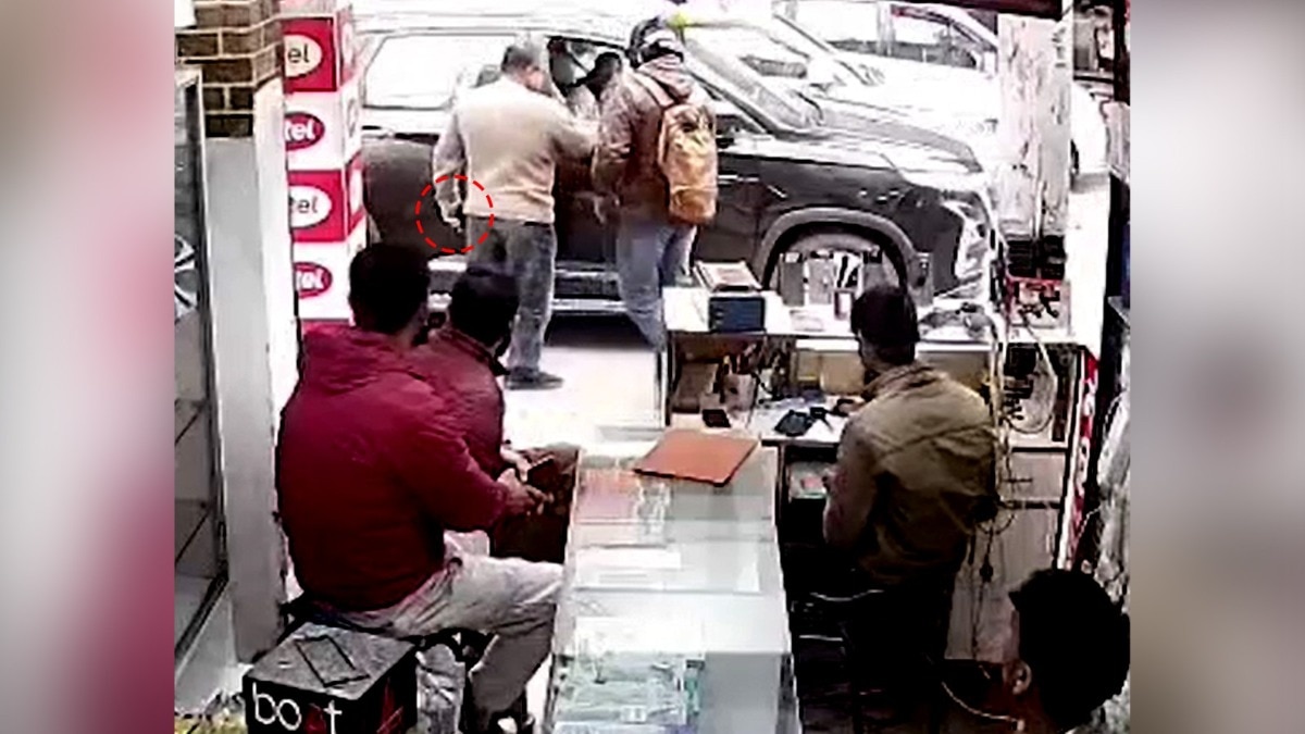 He pulled out a pistol after their side mirrors collided