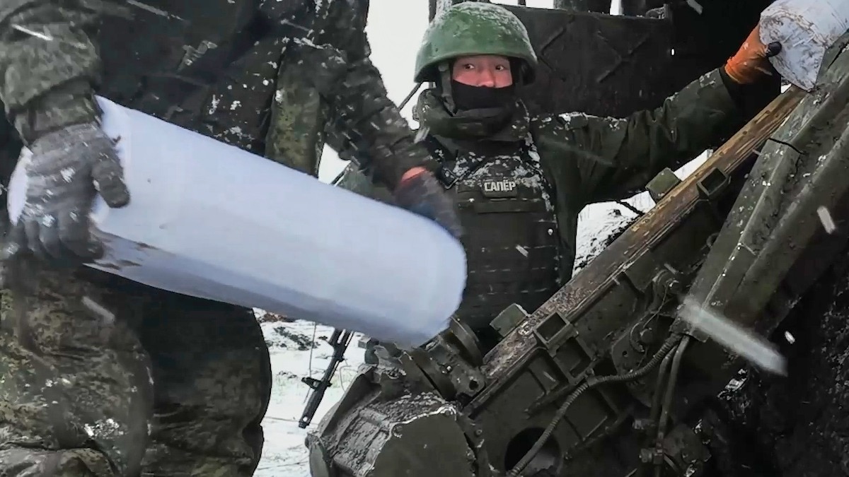 बांग्लादेश के नागरिकों को रूस सेना में ऐसे किया जा रहा शामिल (Photo - AP)