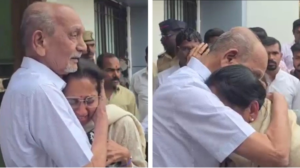 सुप्रिया सुले और डिप्टी सीएम अजीत पवार की पत्नी सुनेत्रा पवार परिवार के सदस्यों से मिलकर रोने लगीं. (Photo: Screengrab)