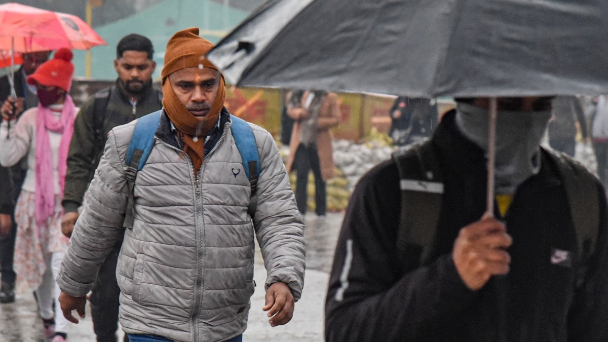 सुबह और रात के समय कई इलाकों में कोहरा छा सकता है. (Photo: PTI)