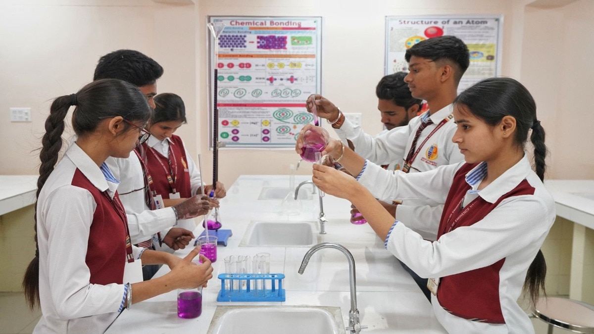 पंजाब के स्कूल ऑफ एमिनेंस और रेजिडेंशियल स्कूलों में 20 हजार सीटों के लिए 2 लाख से अधिक आवेदन. (Photo: X/@PunjabAAP)