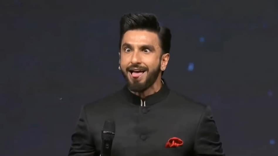 ब्रेकिंग न्यूज़ : बॉलीवुड एक्टर ‘रणवीर सिंह’ के खिलाफ FIR दर्ज ब्रेकिंग न्यूज़ : बॉलीवुड एक्टर ‘रणवीर सिंह’ के खिलाफ FIR दर्ज