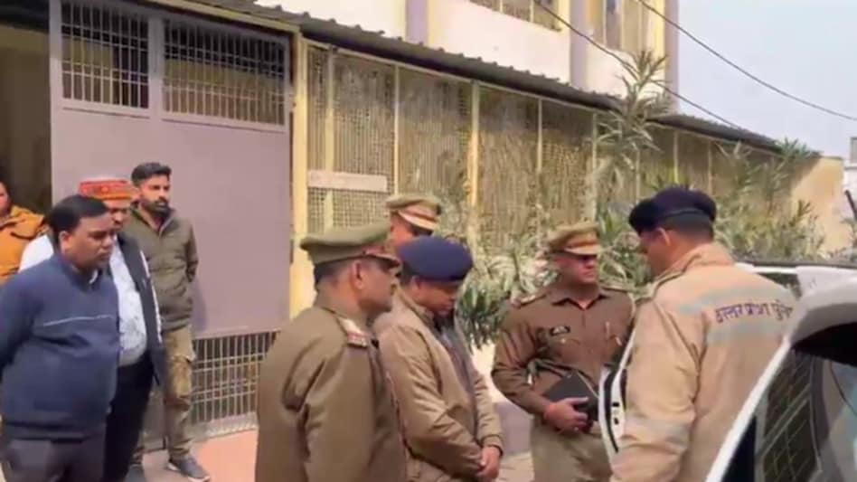 Five Minor Girls Escaped Mathura Shelter Home Recovered by Police, Safety Questioned Five Minor Girls Escaped Mathura Shelter Home Recovered by Police, Safety Questioned