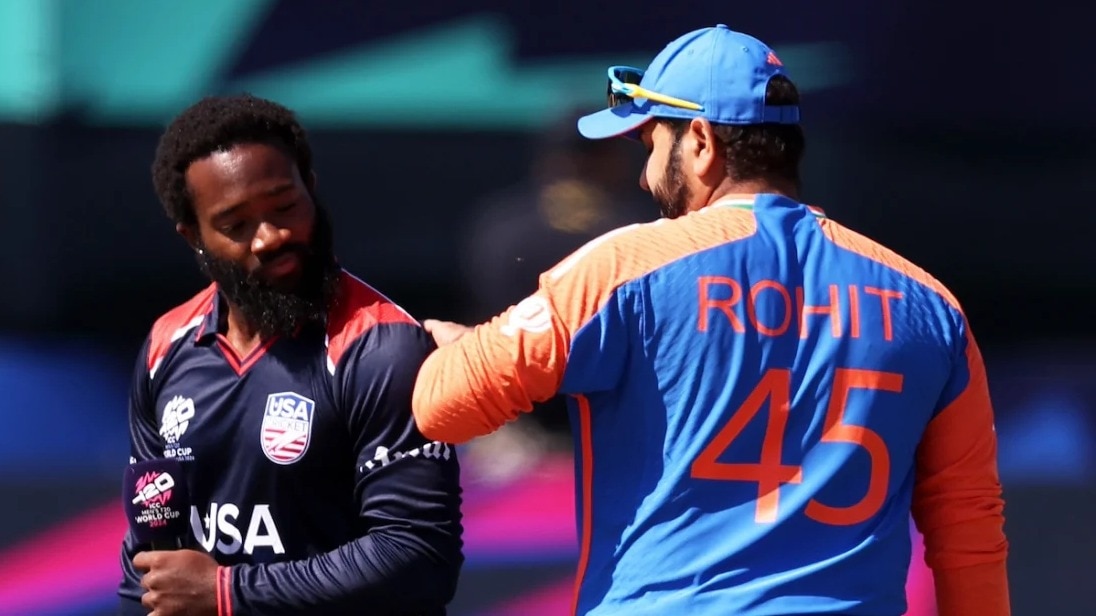 आरोन जोंस (बाएं) ने टी20 वर्ल्ड कप 2024 में USA की कप्तानी की थी, अब उन्हें ICC ने बैन कर द‍िया है (Photo: Getty)