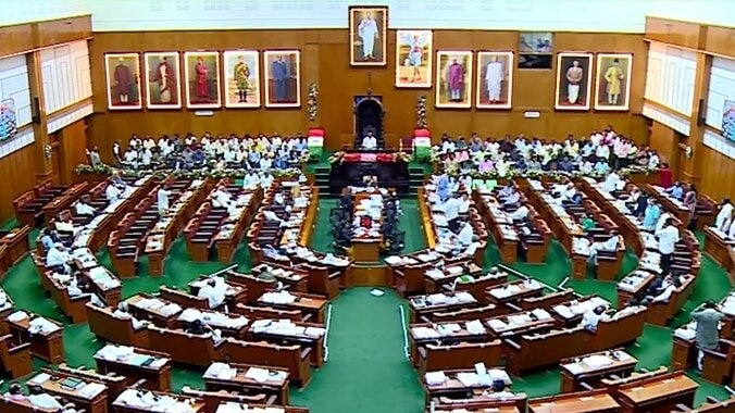 कर्नाटक विधानसभा में बीजेपी विधायकों ने किया जोरदार हंगामा  (File Photo: ITG)