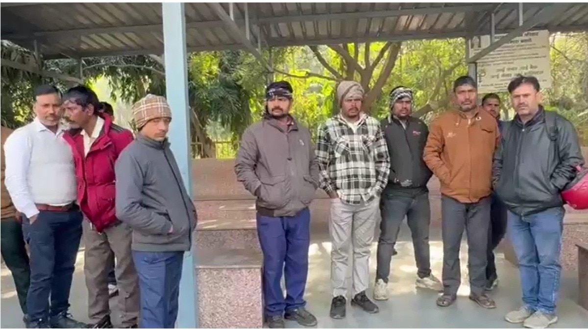 Couple consumes poison with their three children; husband and wife die