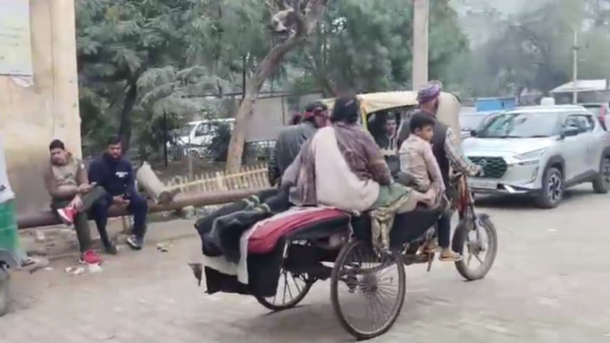 मरने के बाद भी पत्नी को नहीं मिली एंबुलेंस (Photo: itg)