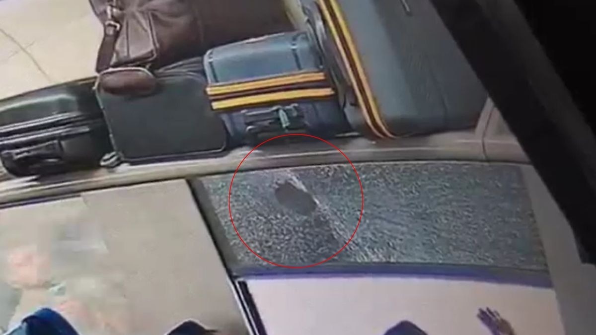 वंदे भारत ट्रेन पर पथराव. (Photo: Screengrab)