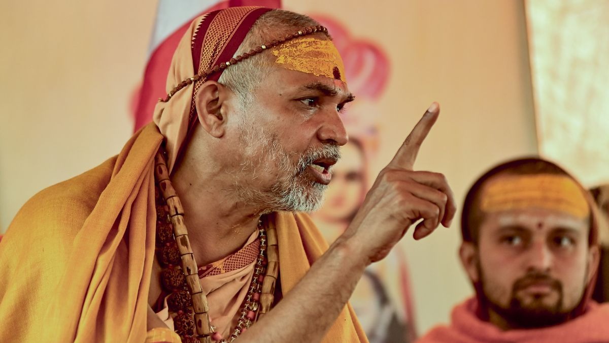 swami avimukteshwaranand finger