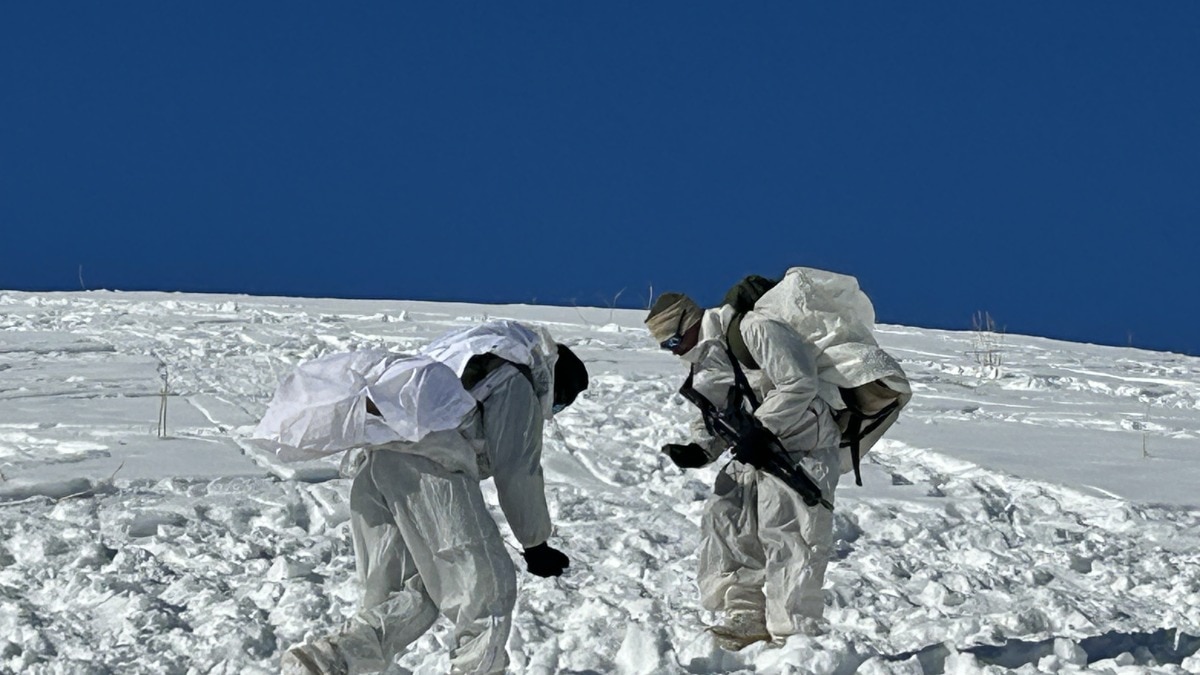 रास कारगिल में भारी बर्फबारी के बीच एवलांच का खतरा बढ़ा (Photo: ITG/ Ashraf Wani)