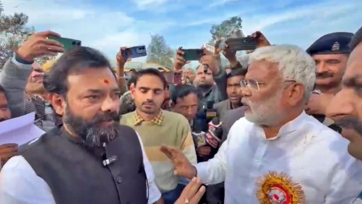 heated argument between Minister Swatantra Dev and MLA Brijbhushan in Mahoba. (Photo - Screengrab)