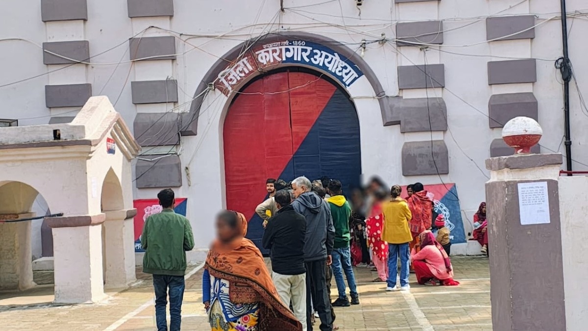 Two prisoners escaped from Ayodhya district jail (Photo - ITG)