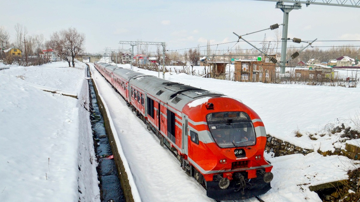 क्या आपने कभी सोचा है कि बर्थडे पार्टी या प्री-वेडिंग शूट को ट्रेन में मनाया जा सकता है? (Photo: PTI)