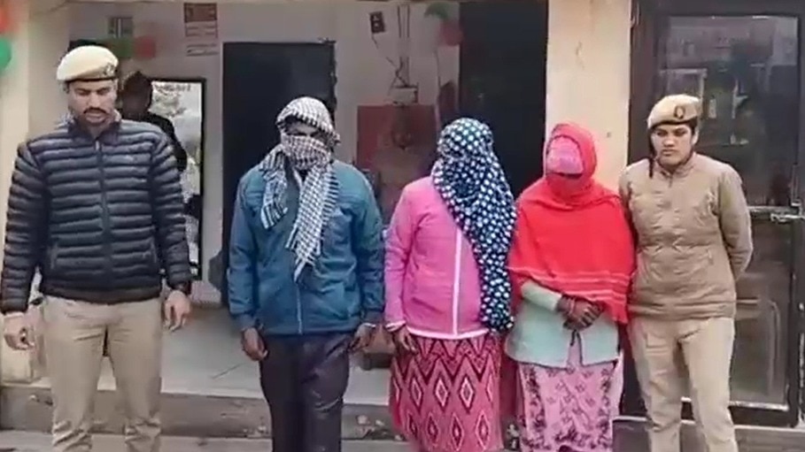 पुलिस गिरफ्त में पत्नी समेत तीनों आरोपी. (Photo: Screengrab)
