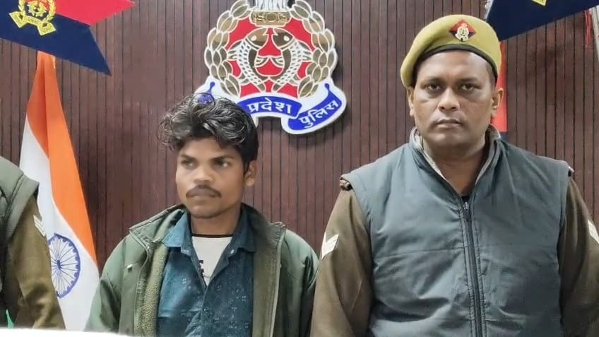 attacking son is in custody of Bhadohi police (Photo - ITG)