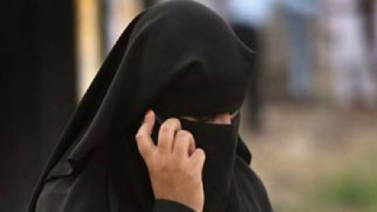 woman in burqa