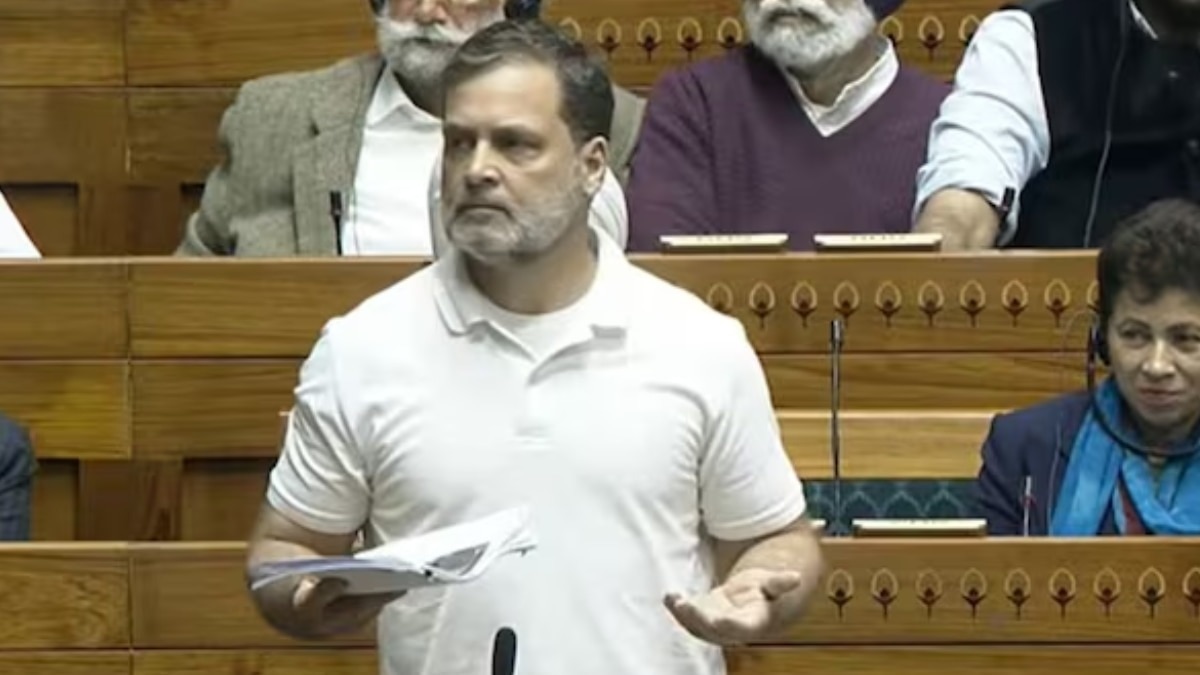 रक्षा मंत्री राजनाथ सिंह ने राहुल की ओर से कोट की गई किताब की प्रामाणिकता पर सवाल उठाए. (Photo: Screengrab)