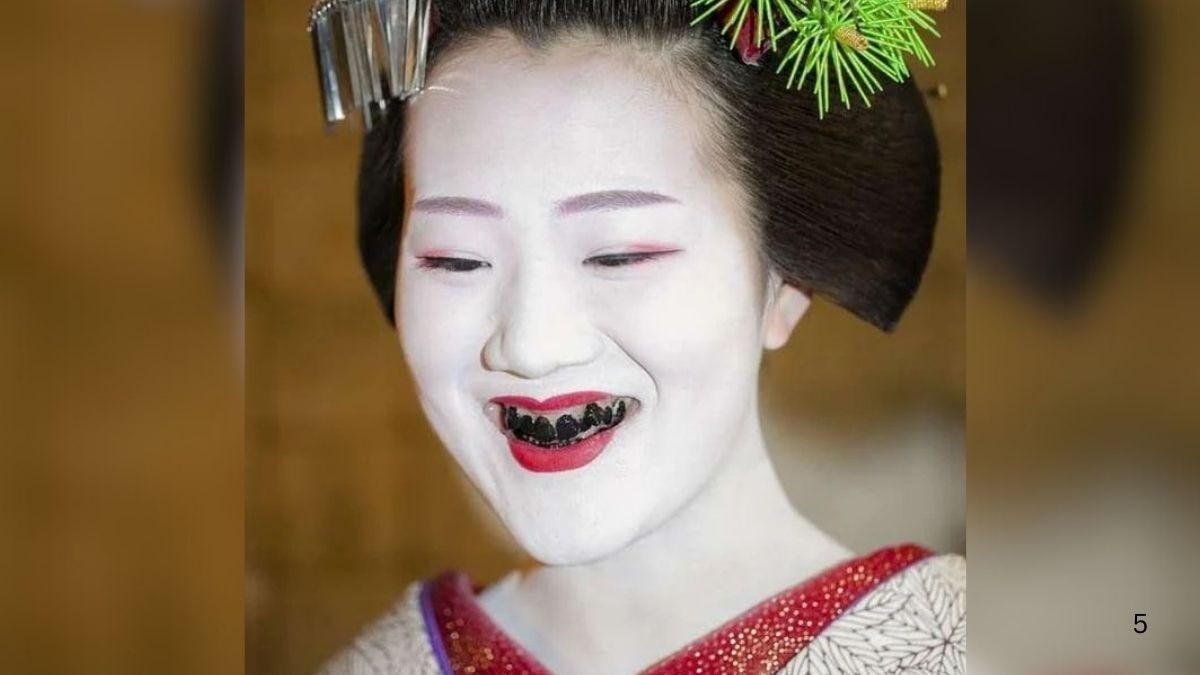 यहां महिलाओं की खूबसूरती का पैमाना हैं काले दांत (Photo - X/ @fasc1nate)