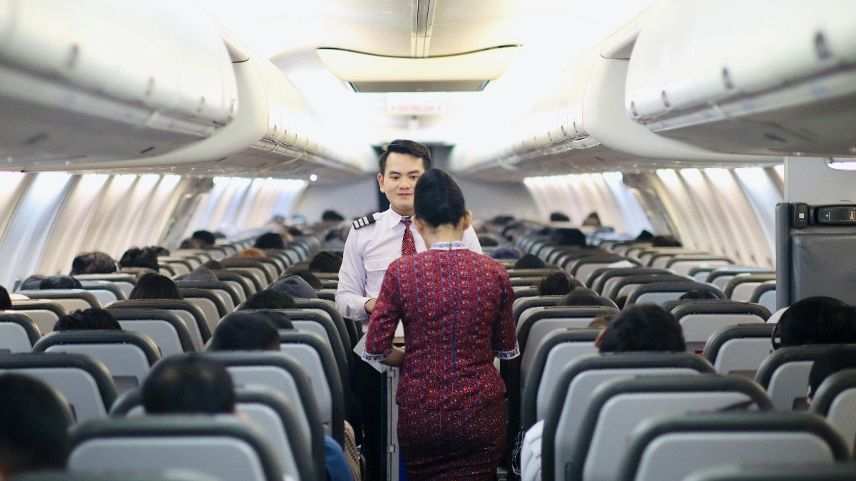 What air hostesses do after landing,