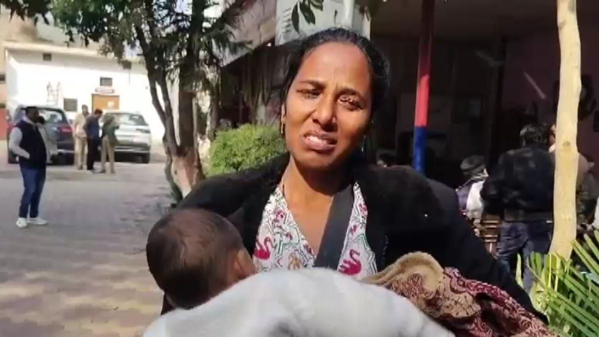 महिला ने पुलिस के सामने सुनाई आपबीती. (Photo: Screengrab)