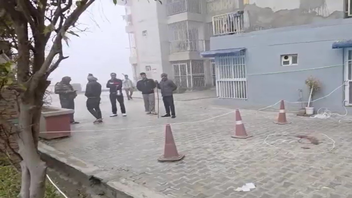 गाजियाबाद में तीन सगी बहनों के सुसाइड की खबर है. (Photo: Screengrab)