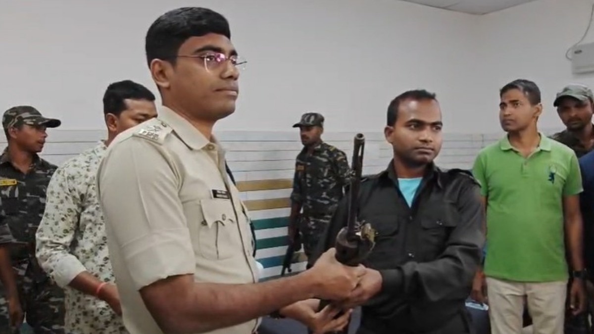 21 लाख का इनामी हार्डकोर माओवादी मुख्यधारा में लौटा.(Photo: Ajay Nath/ITG)